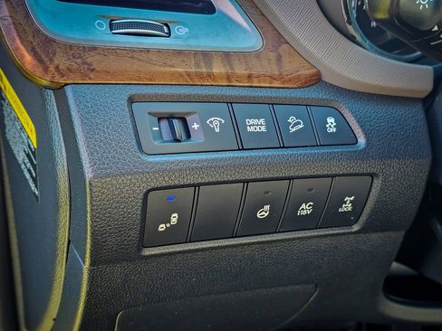 Used 2017 Hyundai Santa Fe SE w/ Cargo Package image 15