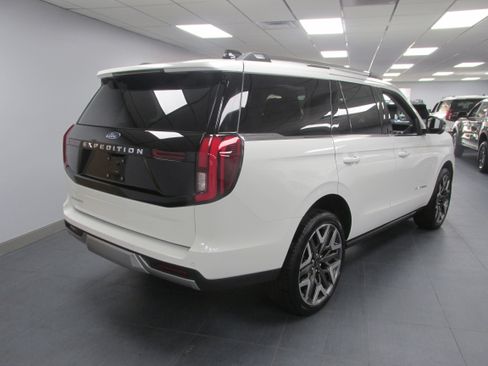 New 2025 Ford Expedition Platinum w/ Platinum Ultimate Package image 5