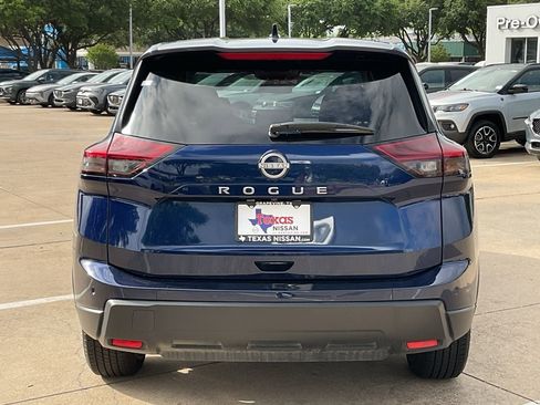 Used 2025 Nissan Rogue SV image 6