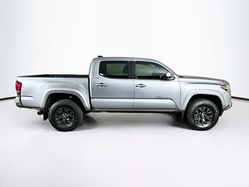 Used 2020 Toyota Tacoma SR5 RWD image 10