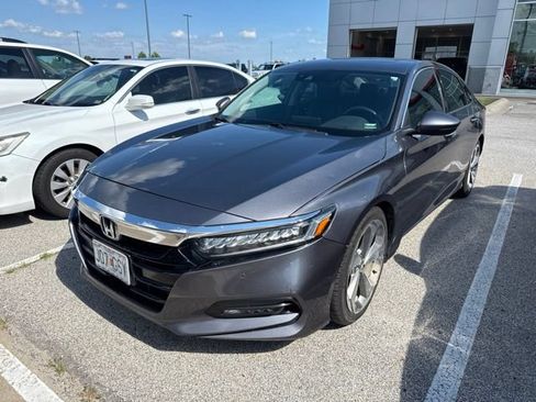 Used 2018 Honda Accord Touring image 2