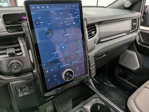 Used 2025 Ford F150 Lightning Platinum image 11