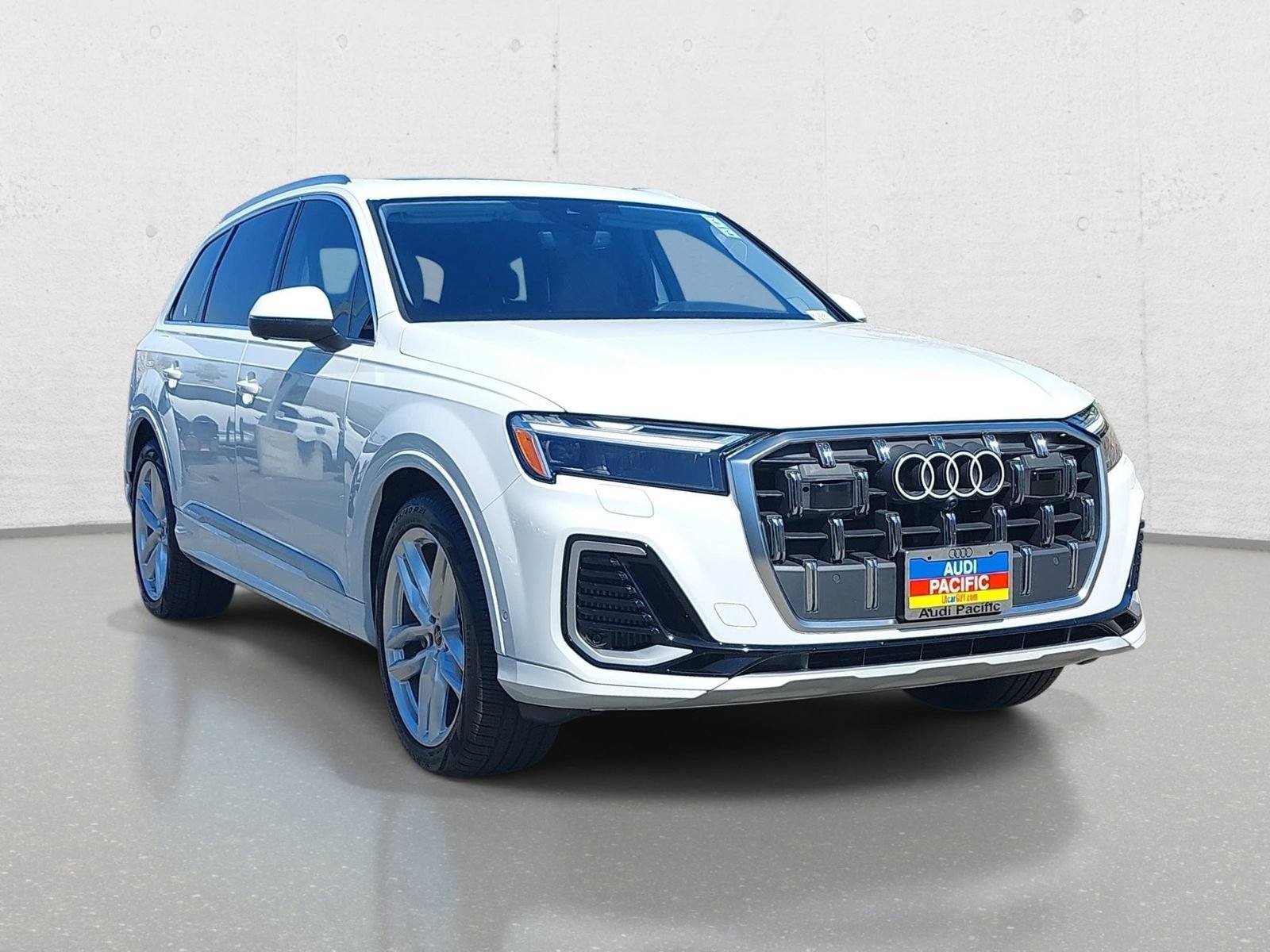 Used 2025 Audi Q7 3.0T Premium Plus AWD/4WD image 3