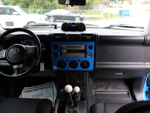 Used 2007 Toyota FJ Cruiser 4WD image 10