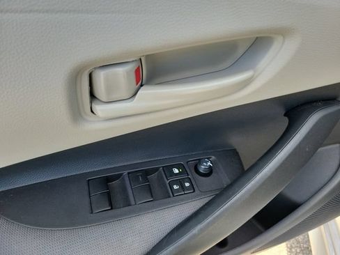 Used 2025 Toyota Corolla LE FWD image 20