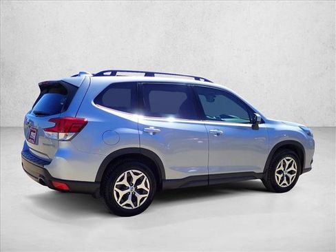 Certified 2022 Subaru Forester Premium AWD/4WD image 4