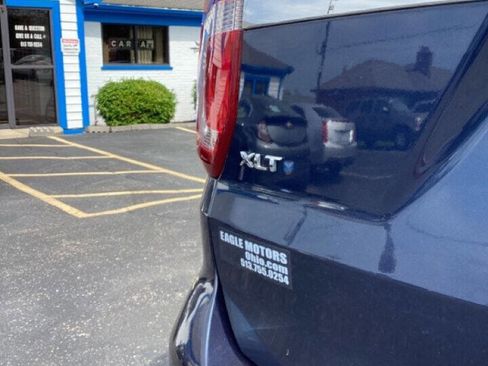 Used 2017 Ford Explorer XLT image 16