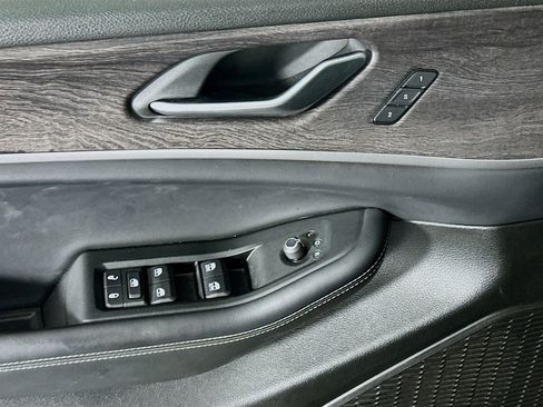 Used 2024 Jeep Grand Cherokee L Limited w/ Luxury Tech Group II image 15