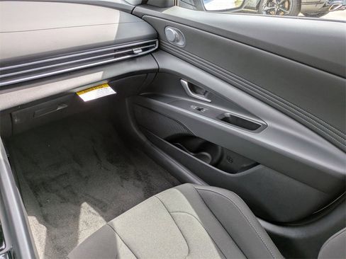 New 2025 Hyundai Elantra SEL image 16