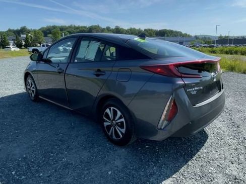Certified 2018 Toyota Prius Prime Plus FWD image 6
