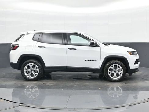 Used 2025 Jeep Compass Sport image 5