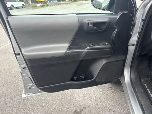 Used 2019 Toyota Tacoma SR image 18