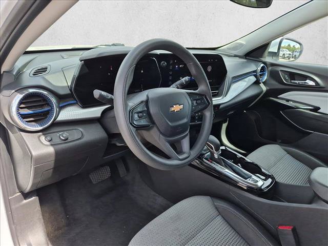 Used 2025 Chevrolet Trax LT FWD image 10