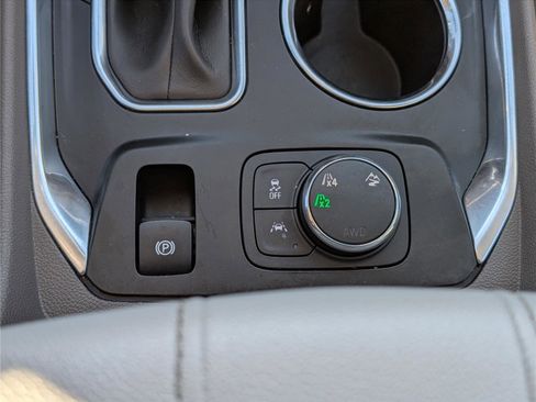 Used 2021 Chevrolet Traverse LT image 26