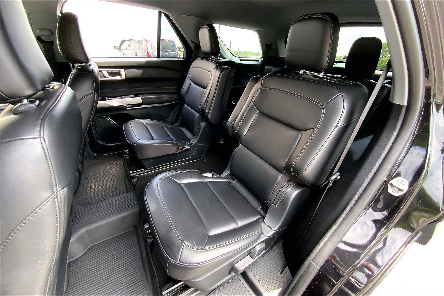 Used 2024 Ford Explorer XLT w/ Equipment Group 202A AWD/4WD image 24