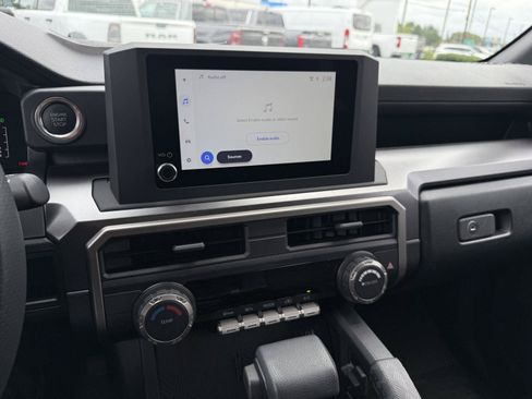 Used 2025 Toyota 4Runner SR5 AWD/4WD image 21