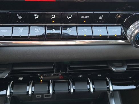 New 2026 GMC Canyon Elevation w/ Convenience Package image 28