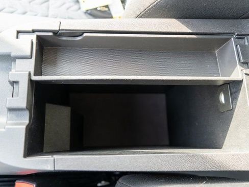 Used 2023 Chevrolet Equinox LS image 32