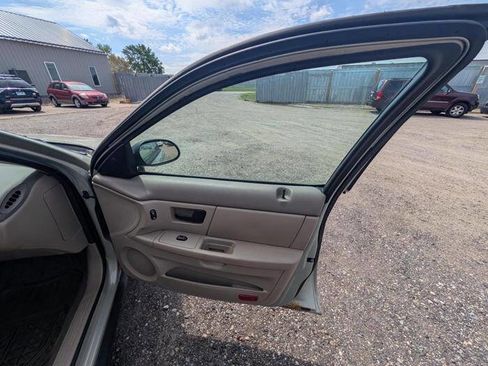 Used 2005 Ford Taurus SE FWD image 30