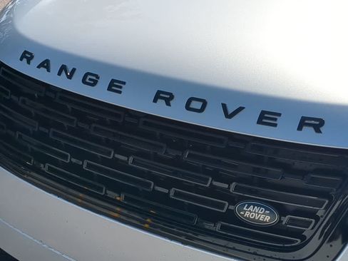 Certified 2025 Land Rover Range Rover Velar Dynamic SE AWD/4WD image 13