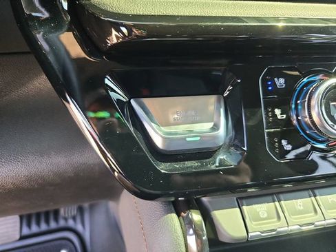 Used 2025 GMC Sierra 2500 AT4 w/ AT4 Premium Plus Package AWD/4WD image 16