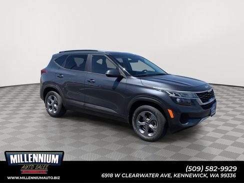 Used 2023 Kia Seltos LX FWD image 1