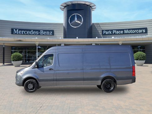 Used 2024 Mercedes-Benz Sprinter 3500 image 3