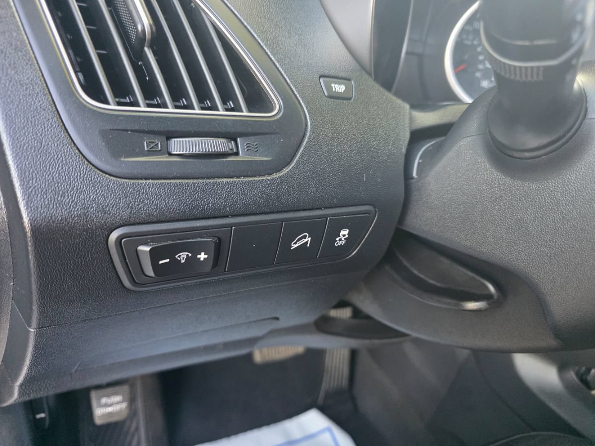 Used 2010 Hyundai Tucson Limited w/ Premium Pkg 4 FWD image 22