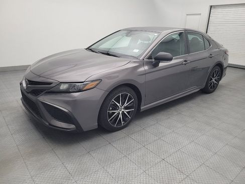 Used 2022 Toyota Camry SE FWD image 2