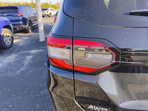 Used 2023 Honda Pilot Touring image 10