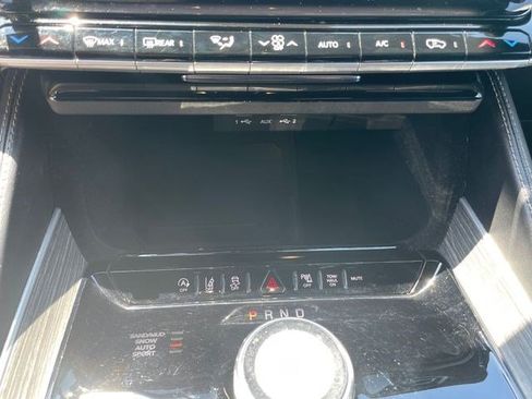 Certified 2024 Jeep Wagoneer L Series II w/ Flexible Seating Group AWD/4WD image 54