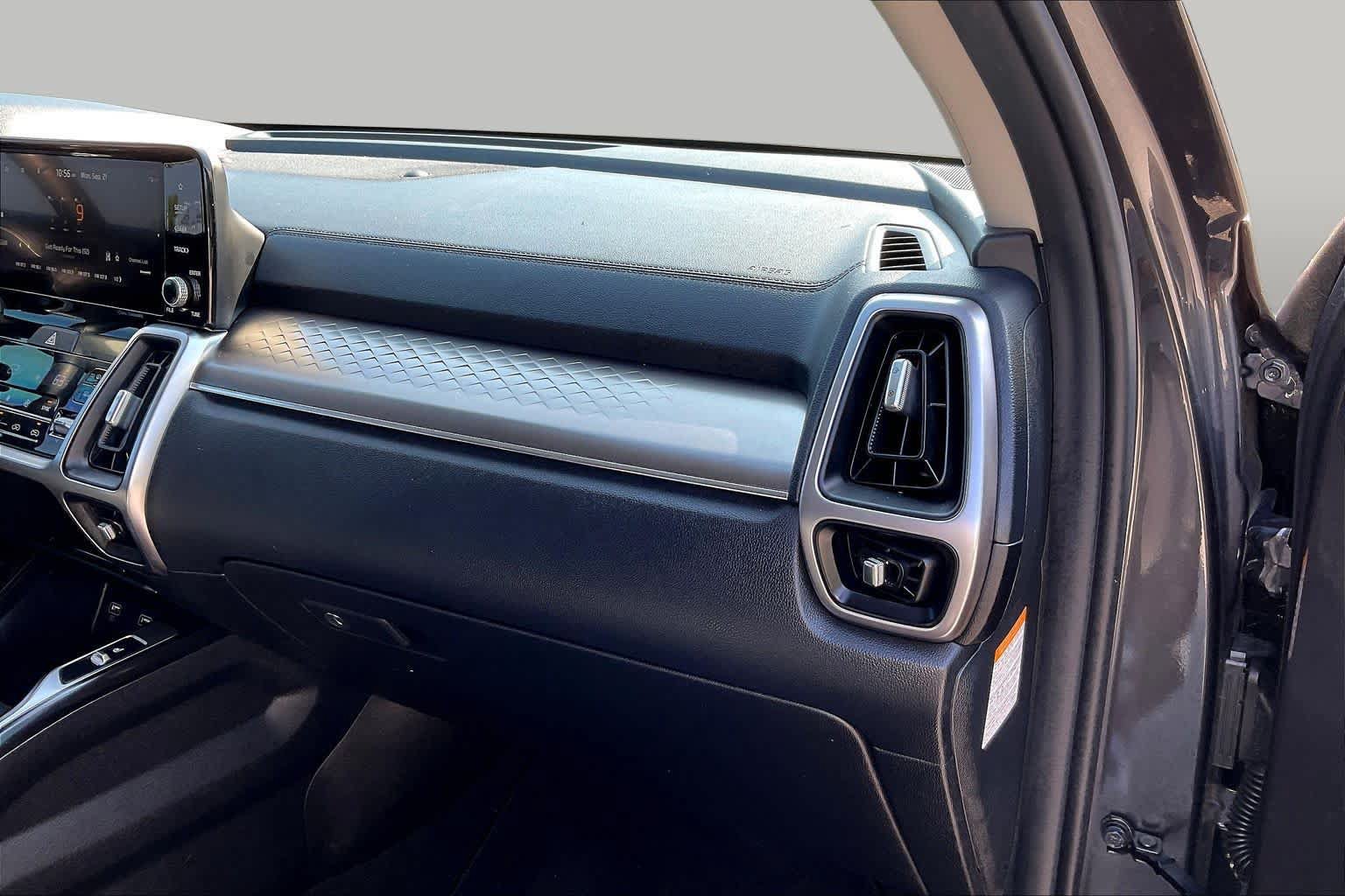 Used 2022 Kia Sorento EX w/ Panoramic Sunroof Package FWD image 19