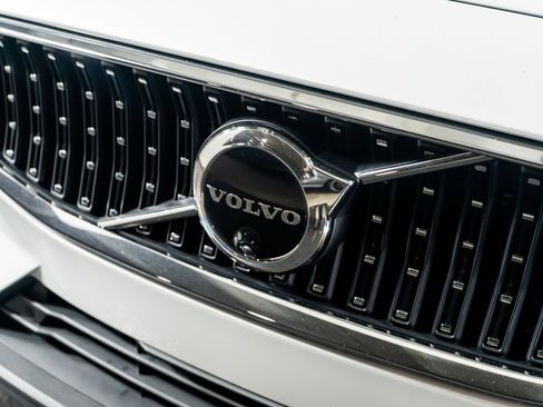 Used 2026 Volvo V60 B5 Cross Country Plus w/ Protection Package Premier image 23