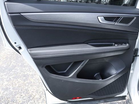 Certified 2025 Volkswagen Atlas Cross Sport SE image 26