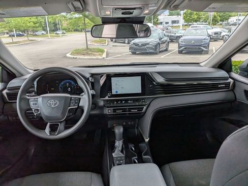 Used 2025 Toyota Camry LE FWD image 18