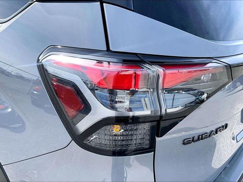 Used 2025 Subaru Forester Premium image 41