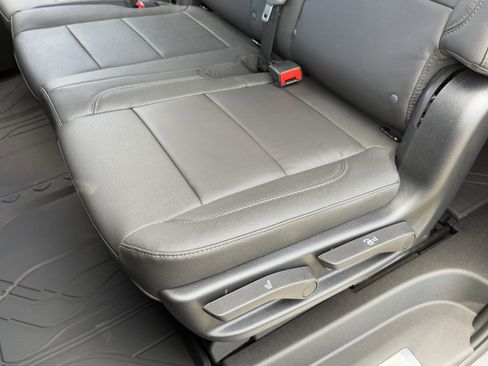 New 2026 Chevrolet Suburban LT w/ Comfort Package image 32