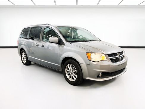 Used 2019 Dodge Grand Caravan SXT image 3