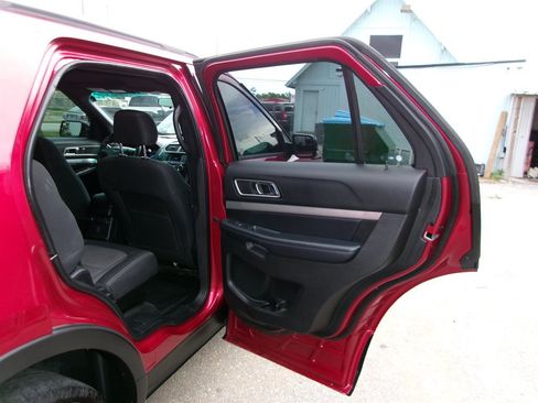 Used 2017 Ford Explorer XLT AWD/4WD image 18