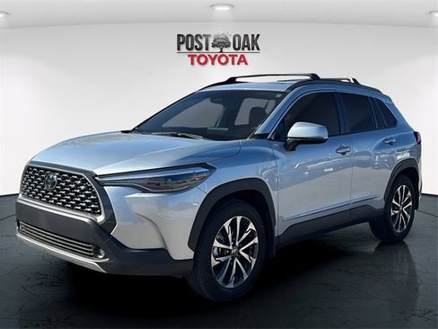 Used 2023 Toyota Corolla Cross XLE w/ Convenience Package image 3