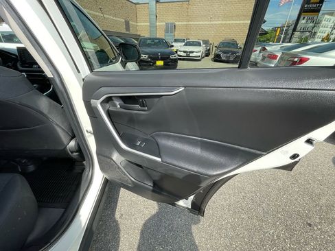 Used 2021 Toyota RAV4 LE AWD/4WD image 20