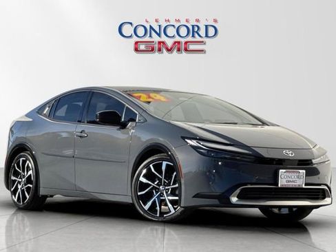 Used 2024 Toyota Prius Prime Premium w/ Advanced Technology Package image 2