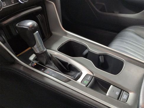 Used 2018 Honda Accord Touring image 32