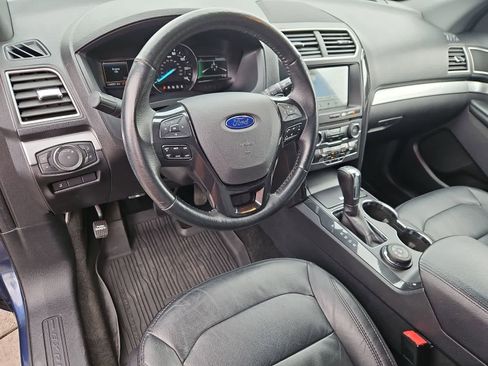 Used 2017 Ford Explorer XLT w/ Equipment Group 202A AWD/4WD image 2