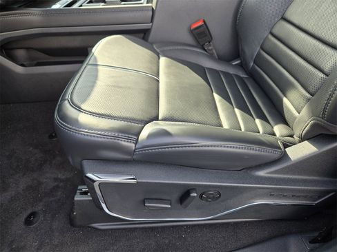 Used 2025 Ford F250 Platinum image 21