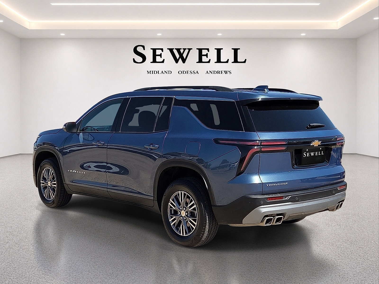 Used 2025 Chevrolet Traverse LT FWD image 3