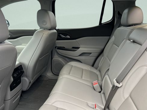 Used 2023 GMC Acadia SLT image 28