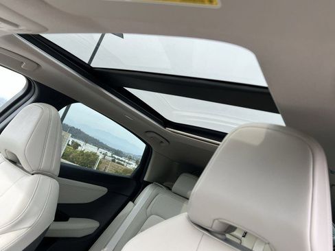 Used 2023 Nissan Ariya AWD image 18