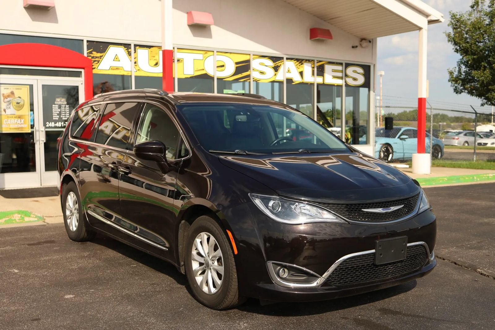 Used 2019 Chrysler Pacifica Touring-L FWD image 3