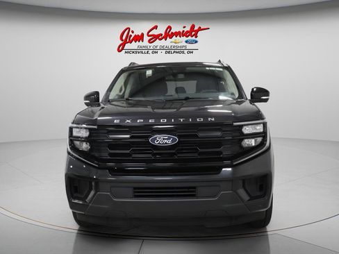 Used 2025 Ford Expedition Active image 3